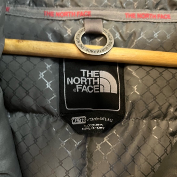 North Face Puffer Jacket - Picture 4 of 4